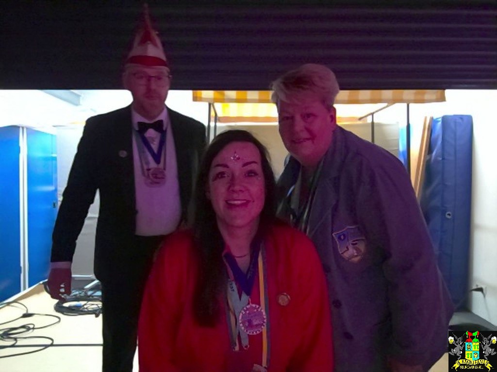 ../Images/Jeugd Opwarmbal Photobooth 002.jpg